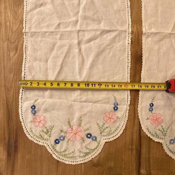 Embroidered Tablerunners  - Picture 4 of 7
